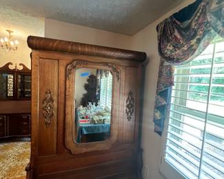 Antique Murphy bed, great deal and absolutely gorgeous 