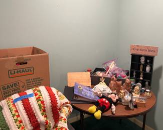 Miscellaneous decor and linen 