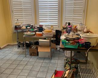 Various kitchen items 