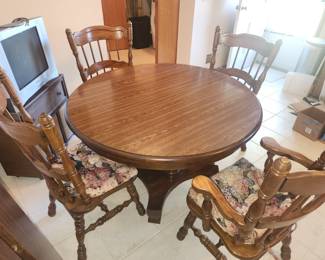 Dining table, 2 leaves and 4 chairs