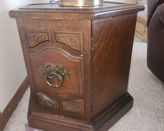 Storage end table qty. 2