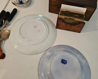 Flow Blue Plate "Pelew" Pattern by E. Challinor, Arabia Blue and White Plate
