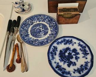 Flow Blue Plate "Pelew" Pattern by E. Challinor, Vintage Card File Box, Arabia Vintage Blue and White Plate