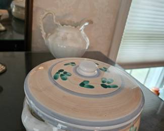 Caleca Pink Garland Hand-Painted Casserole Pot with Lid, Porcelain Pitcher