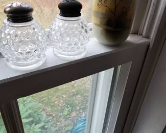 Glass Salt And Pepper Shaker Metal Tops, Vase Oriental