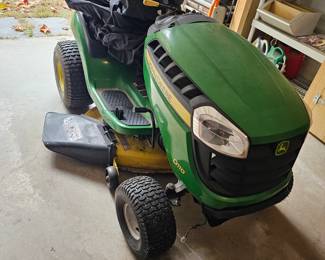 John Deere D110 Riding Lawn Mower