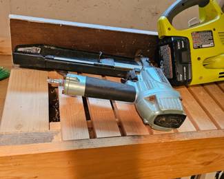Pneumatic Nailer