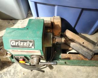 Grizzly lathe
