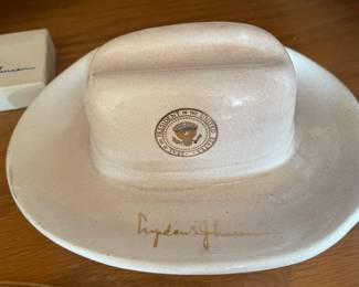 Vintage 1960's Presidential Lyndon B. Johnson Signature Ceramic Cowboy Hat Cigar Rest/Ashtray 