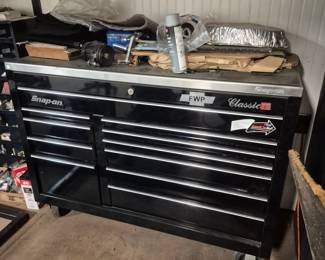 Excellent condition Snap-On Classic tool chest, with keys.