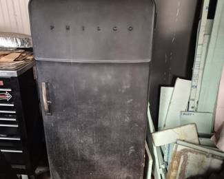 Exterior of 1950s Philco refrigerator and freezer. Next picture shows inside. This could possibly be sandblasted to restore exterior.