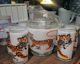 Vintage Exxon tiger glass pitcher and 6 glass tumblers