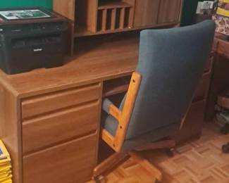 25.00 chair 20.00
Need your own help to move and load load 