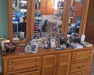50 drawers work smoothly. 
Need your own help to move and load.  Mirror is detachable Need your own tools to dismantle.  50.00