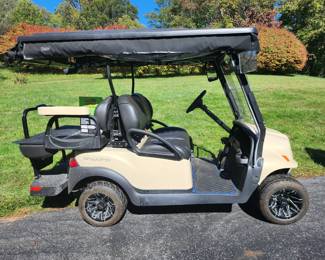 Like new Club Car with Acessories