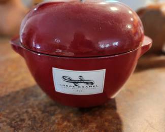 Lodge Cast Iron Apple Pot Dutch Oven
