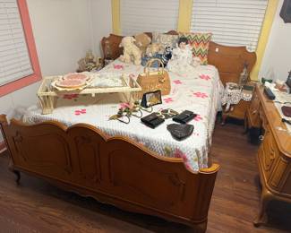 Gorgeous Antique Bed with Matching Nightstands 