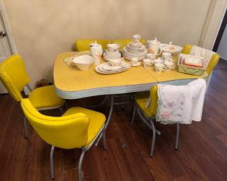 1950's Retro Dining Table & 6 Chairs