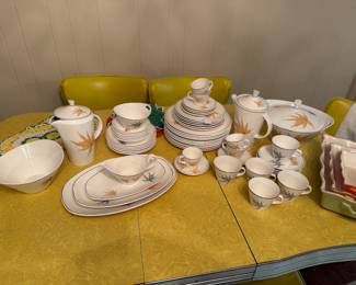 Nueva San Isidro Mid Century Dish Set