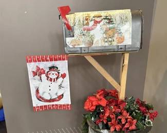 318 - Fun Snowman Mailbox Cover and Small Flag