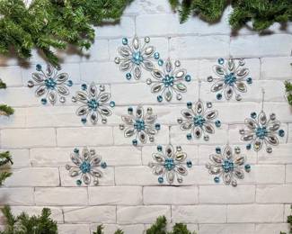112 - 11 Dazzling Snowflake Ornaments