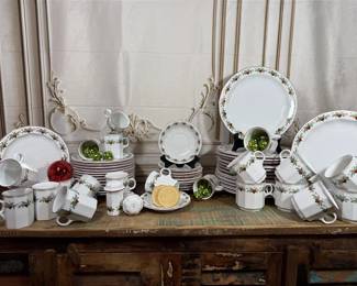 Lot 4: RARE Porsgrund Norway Hearts and Pines Dinning Set