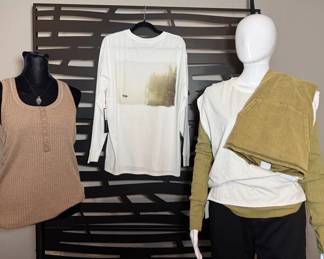 Lot 82 - GIFT IDEA!! Medium High End Venor New Clothes*