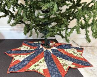 110 - Reversible Quilted Tree Skirt