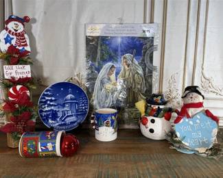 Lot 308: Fun and Festive Christmas Decor Bundle Lot of 7