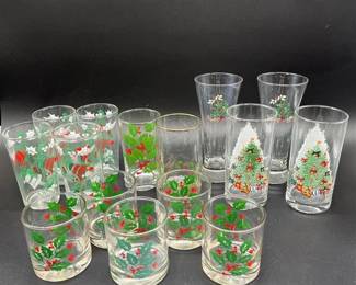 304 - COLLECTIBLE Holiday Glasses! Lot of 15!