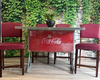 Lot 30: Vintage Coca-Cola Cooler Bar Table with 4 Stools