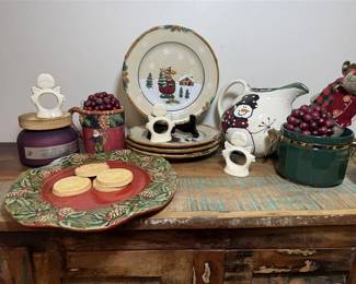 Lot 38: Winter Woodland Kitchen Bundle