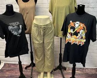 246 - Large New Venor Clothes & Cartoon Tee*