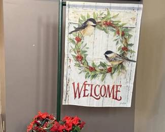 322 - Standard Size Chickadee Wreath Flag.
