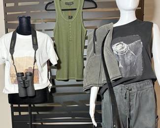 Lot 50: GIFT IDEA! Medium, Brand New Venor Clothing