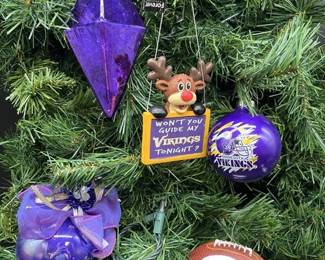 283 - COLLECTIBLE VIKINGS ORNAMENT LOT! Lot of 5