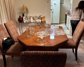Dining Room Table & Chairs