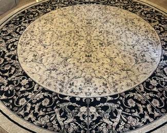 8' ROUND RUG - EXCELLENT CONDITION