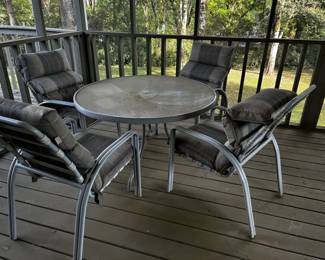 #142	White Aluminum Glass Frosted Top table w/4 chairs & Cushions - 48x27	 $75.00 			
