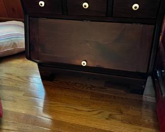 #5	Ethan Allen side table with flip front drawer and Also 1 drawer - 28x18x25	 $85.00 			
