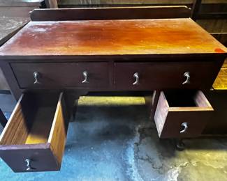 #167	Dresser 4 drawer antique queen Anne leg 39x18x30	 $125.00 			
