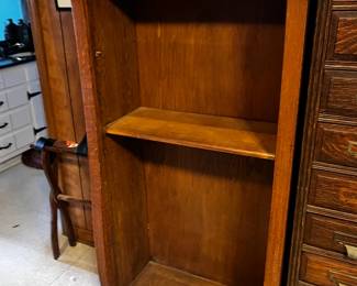 #202	oak 1 shelf wood shelf with feet 26x12x36	 $75.00 			
