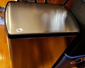 #135	Stainless Trash Can w/Step Push w/liner	 $20.00 			
