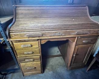#190	oak roll top desk with 5 drawers and 1 door 47x30x48	 $100.00 			
