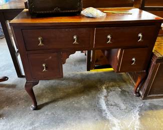 #167	Dresser 4 drawer antique queen anne leg as is piece unglued 39x18x30	 $125.00 		