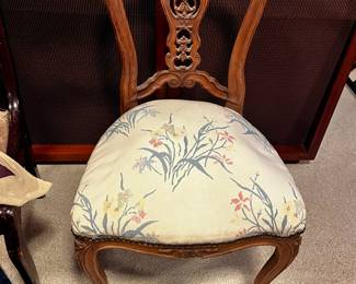 #226	misc.. Dining chair with carved middle 	 $25.00 			
