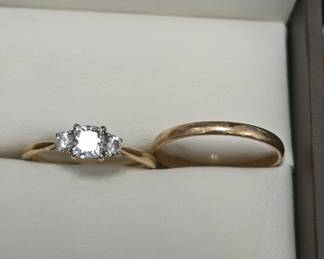 1 karat 14k wedding ring and band plus more diamonds on the side, again pics don't do it justice come see!!