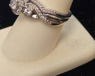 14k white gold Halo Bridal wedding Ring 1karat diamond in middle with smaller on sides BEAUTIFUL!! pics don't capture the how nice some of this Jewelry come see in person!!