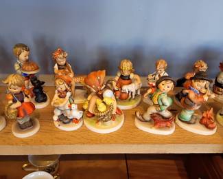 A herd of Hummels
