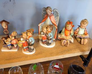 A herd of Hummels